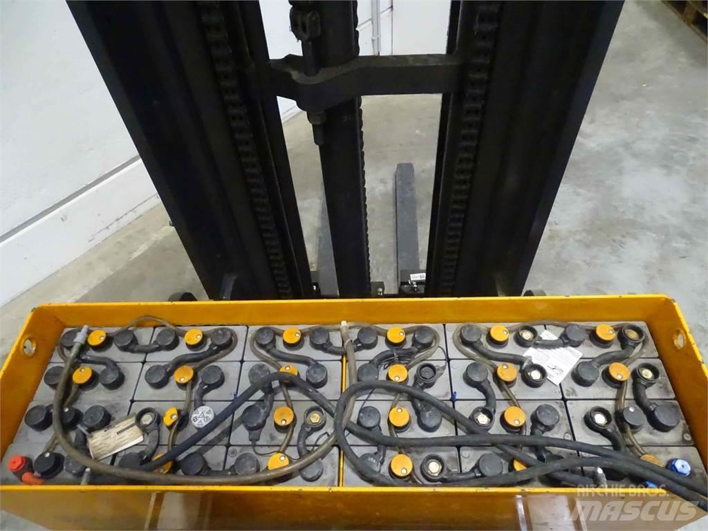 Still FM-X20 Reach truck