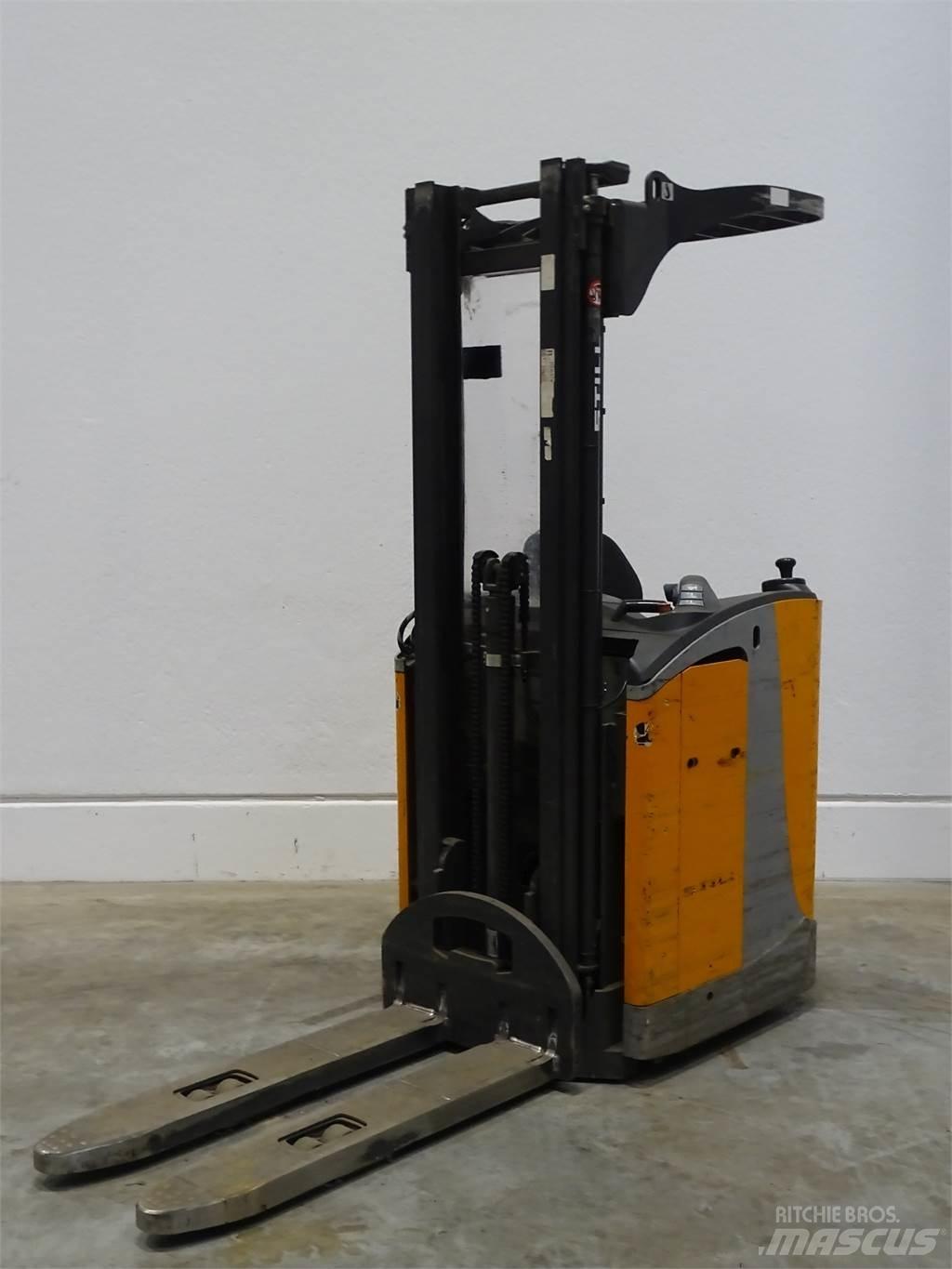 Still FV-XI12 Pedestrian stacker
