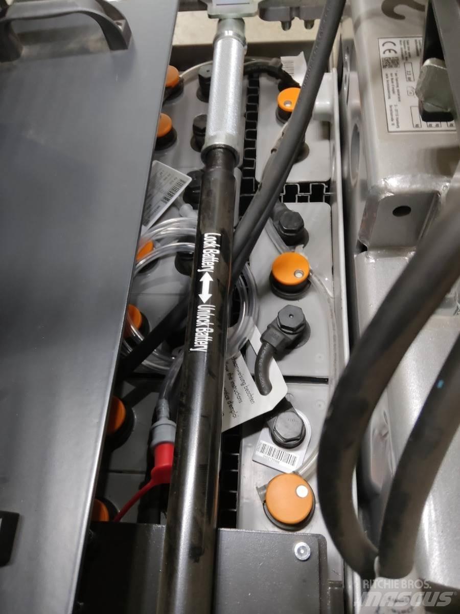 Still OXV10 Low lift order picker