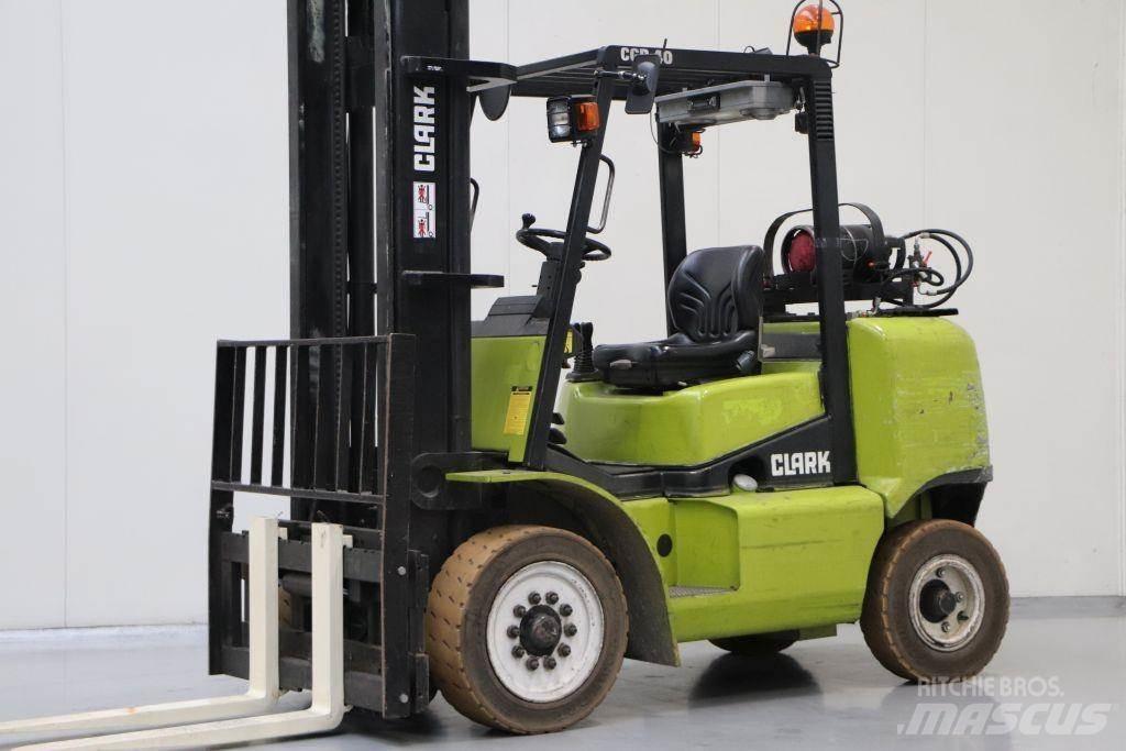 Clark CGP40 LPG trucks