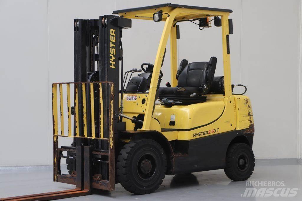 Hyster H2.5XT LPG trucks