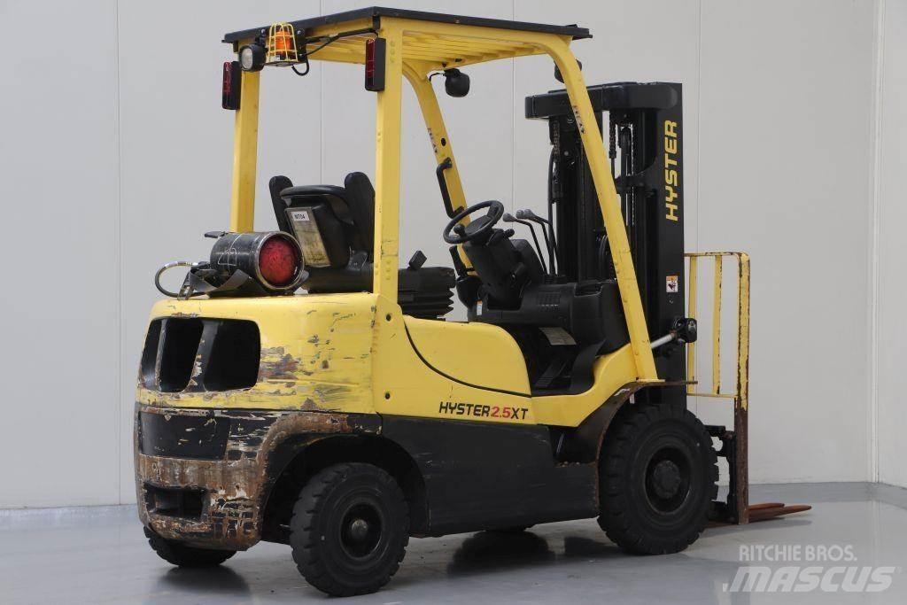 Hyster H2.5XT LPG trucks