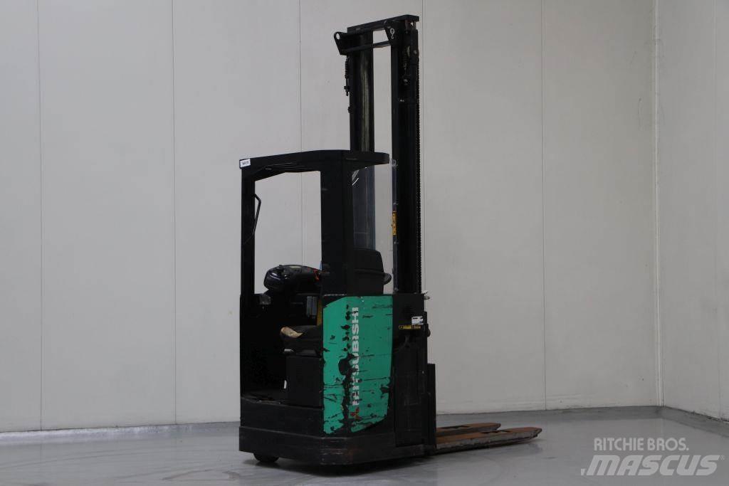 Mitsubishi SBS15NI Self propelled stackers
