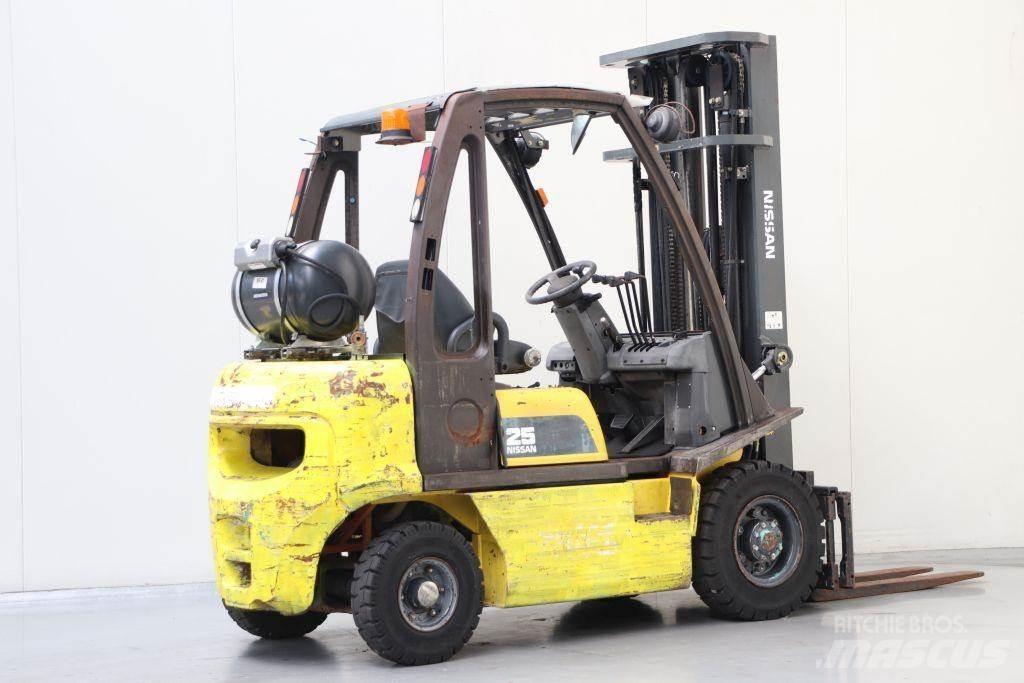 Nissan UD02A25PQ LPG trucks
