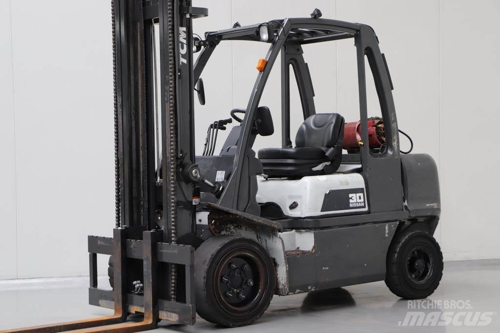 Nissan UG1D2A30LQ LPG trucks