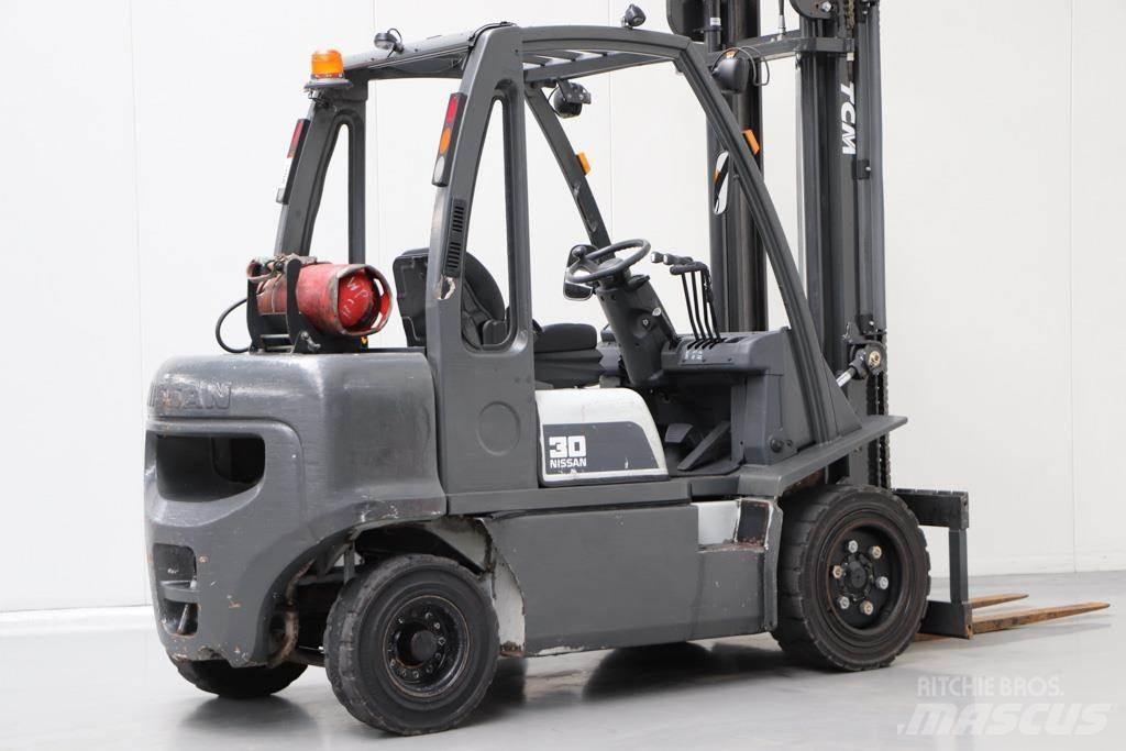 Nissan UG1D2A30LQ LPG trucks