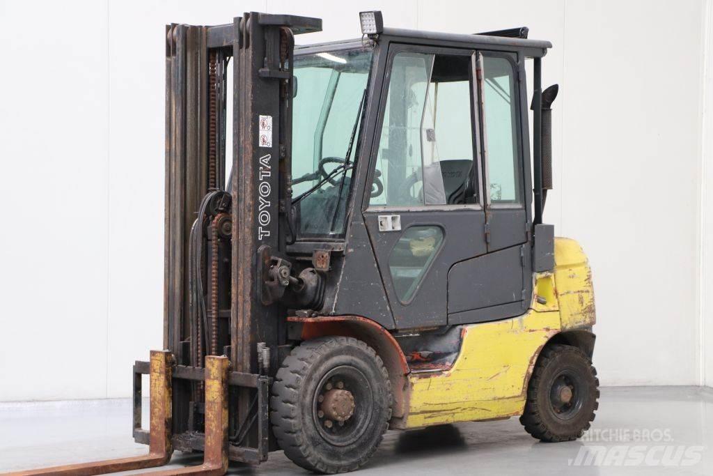 Toyota 02-7FDF25 Diesel trucks