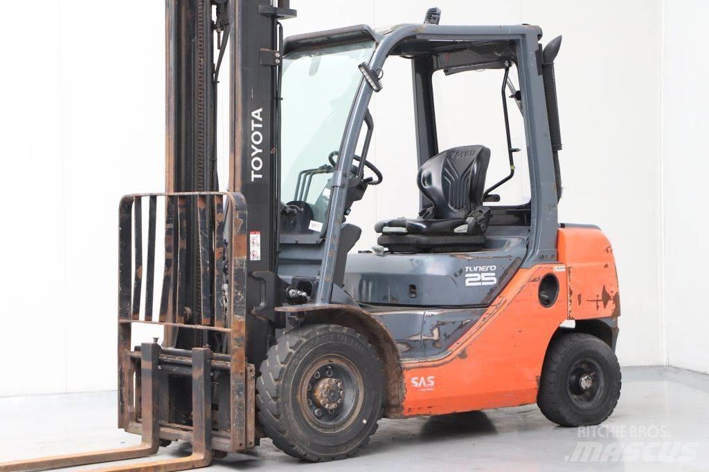 Toyota 02-8FDF25 Diesel trucks