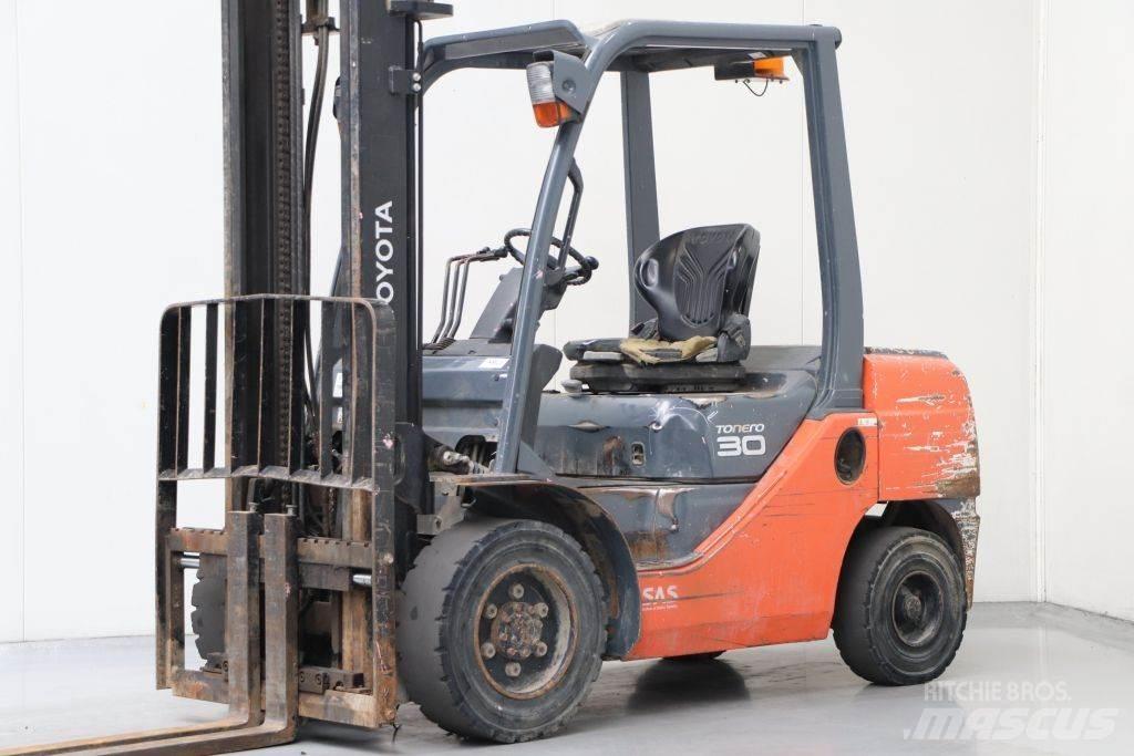 Toyota 02-8FDF30 Diesel trucks