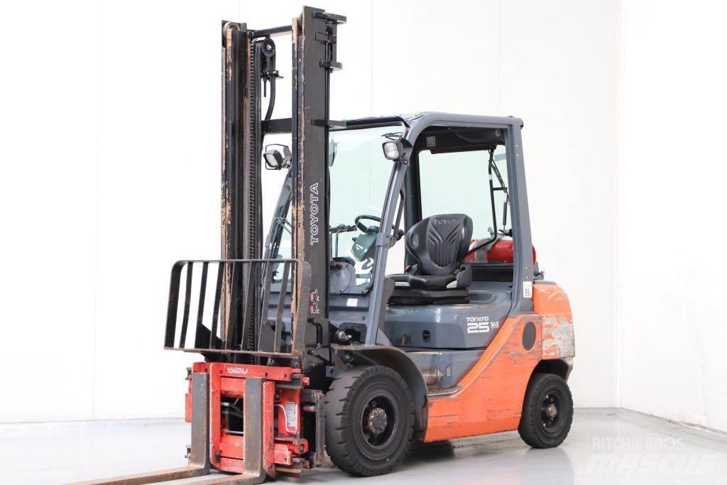 Toyota 02-8FGF25 LPG trucks