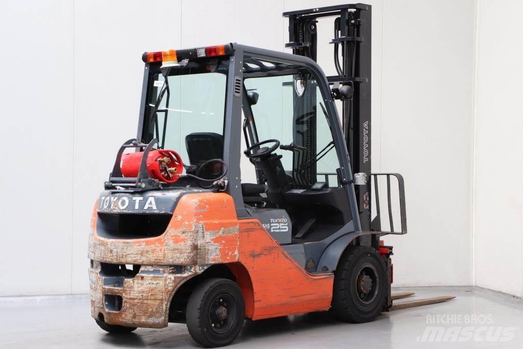 Toyota 02-8FGF25 LPG trucks