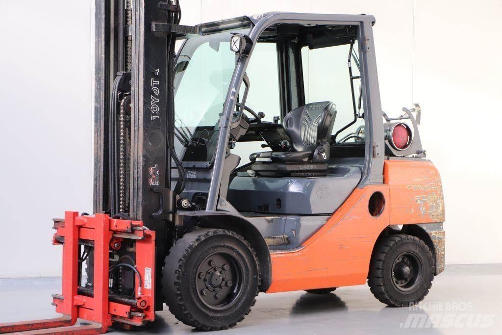 Toyota 02-8FGJF35 LPG trucks