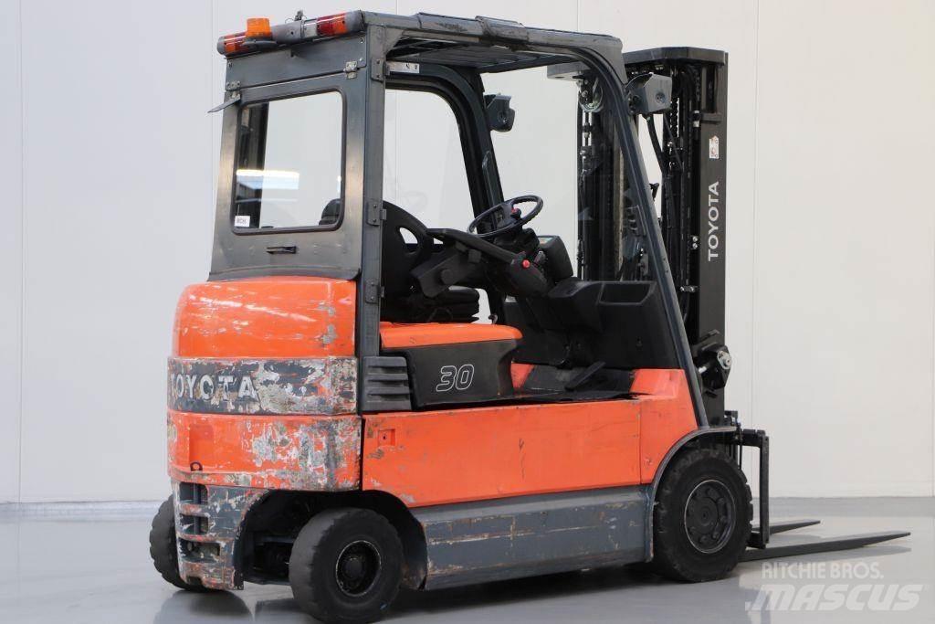 Toyota 7FBMF30 Electric forklift trucks