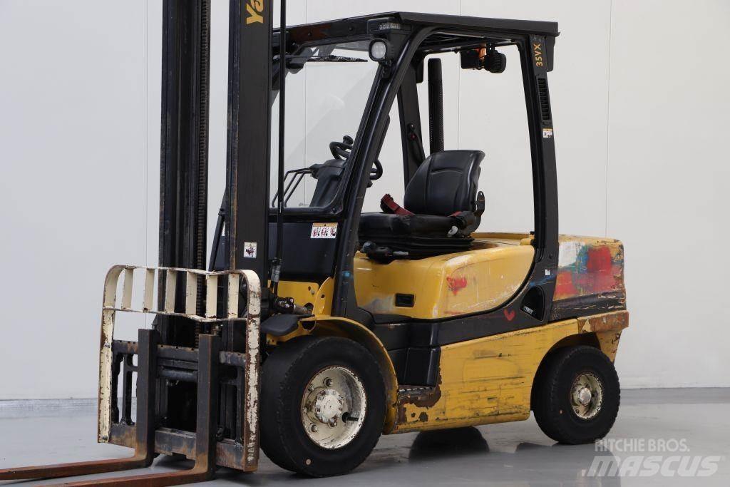 Yale GDP35VX Diesel trucks