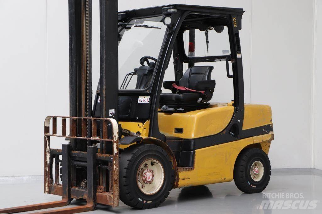 Yale GDP35VX Diesel trucks