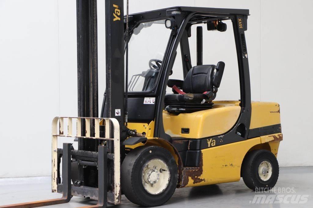Yale GDP35VX Diesel trucks