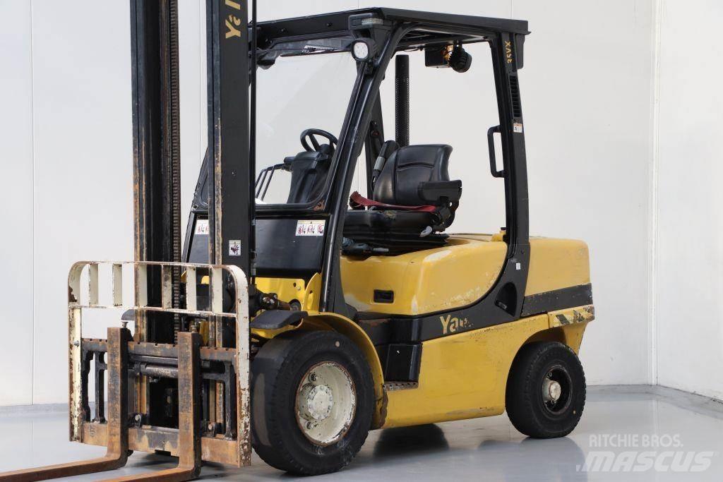 Yale GDP35VX Diesel trucks