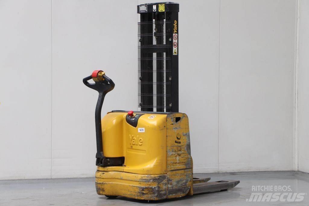 Yale MS10E Pedestrian stacker