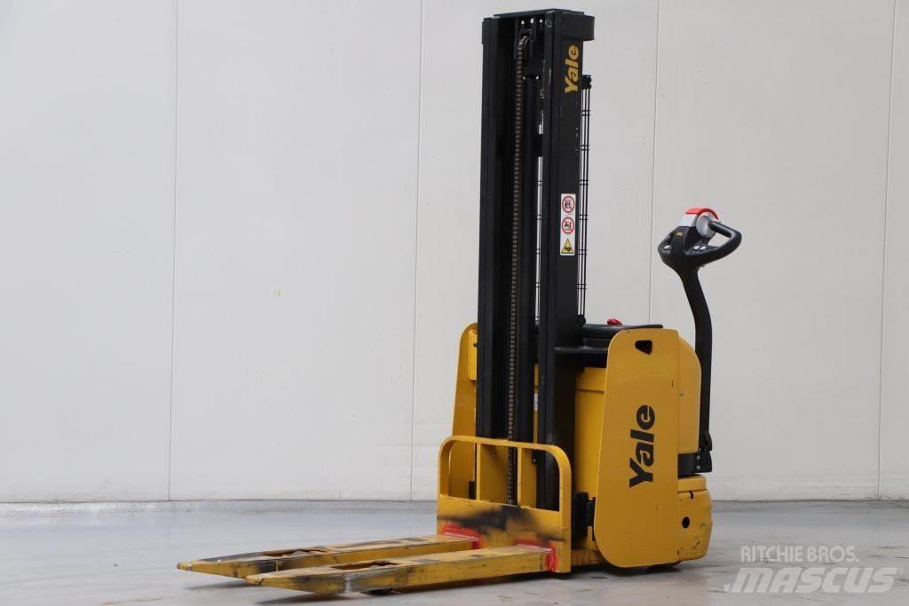 Yale MS10E Pedestrian stacker