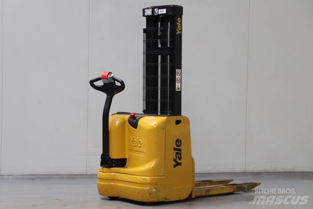 Yale MS10E Pedestrian stacker