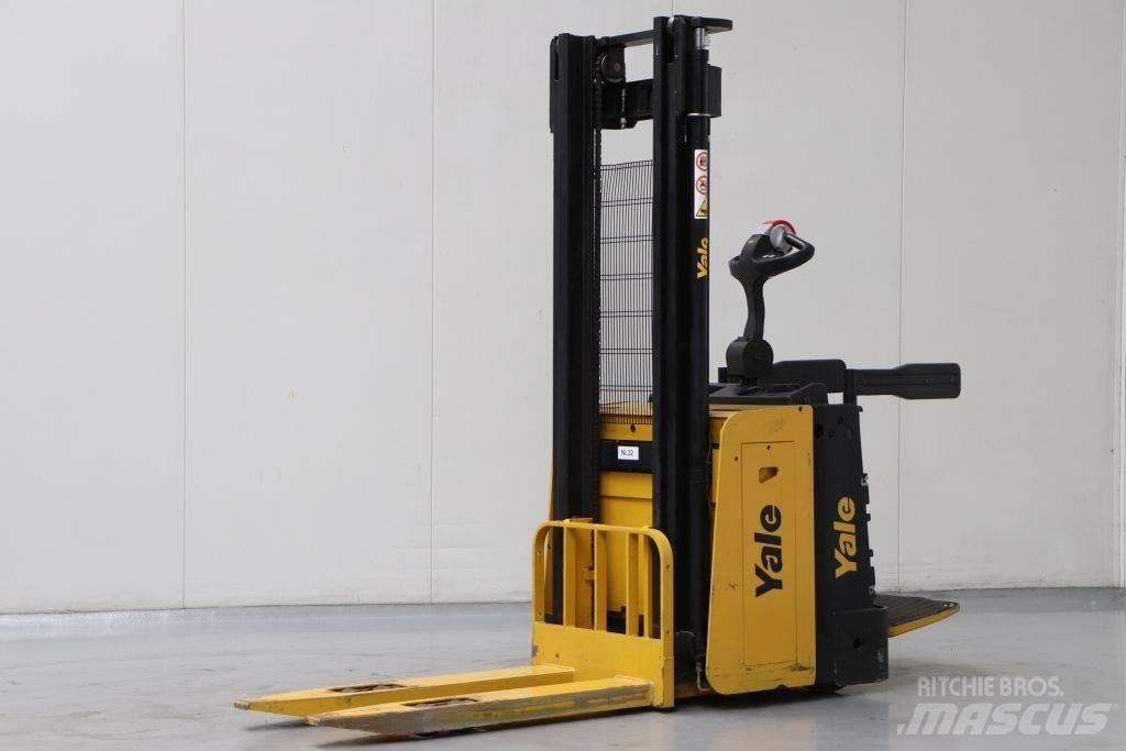 Yale MS12X Pedestrian stacker