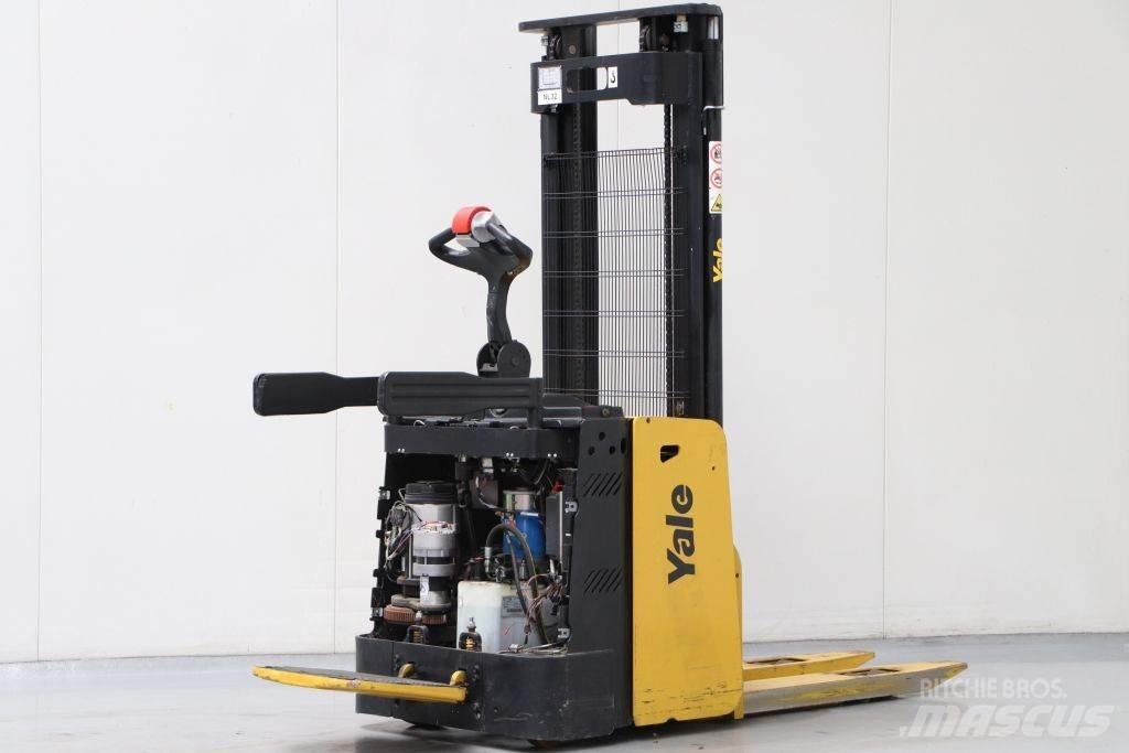 Yale MS12X Pedestrian stacker