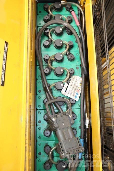 Yale MS12X Pedestrian stacker