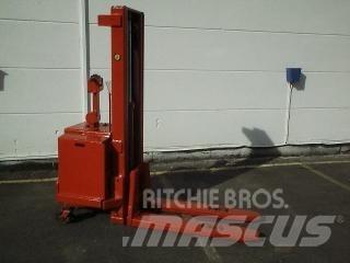 BT LSV 1000/5 Pedestrian stacker
