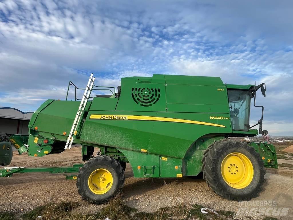 John Deere W 440 PTC Combine harvesters