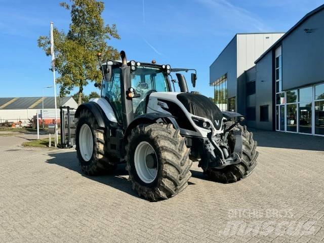 Valtra T214 Versu Tractors