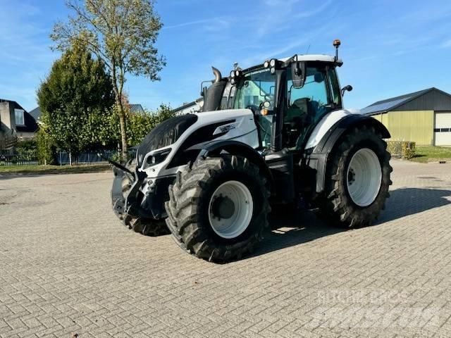 Valtra T214 Versu Tractors