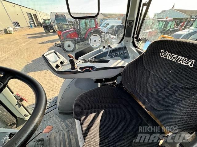 Valtra T214 Versu Tractors