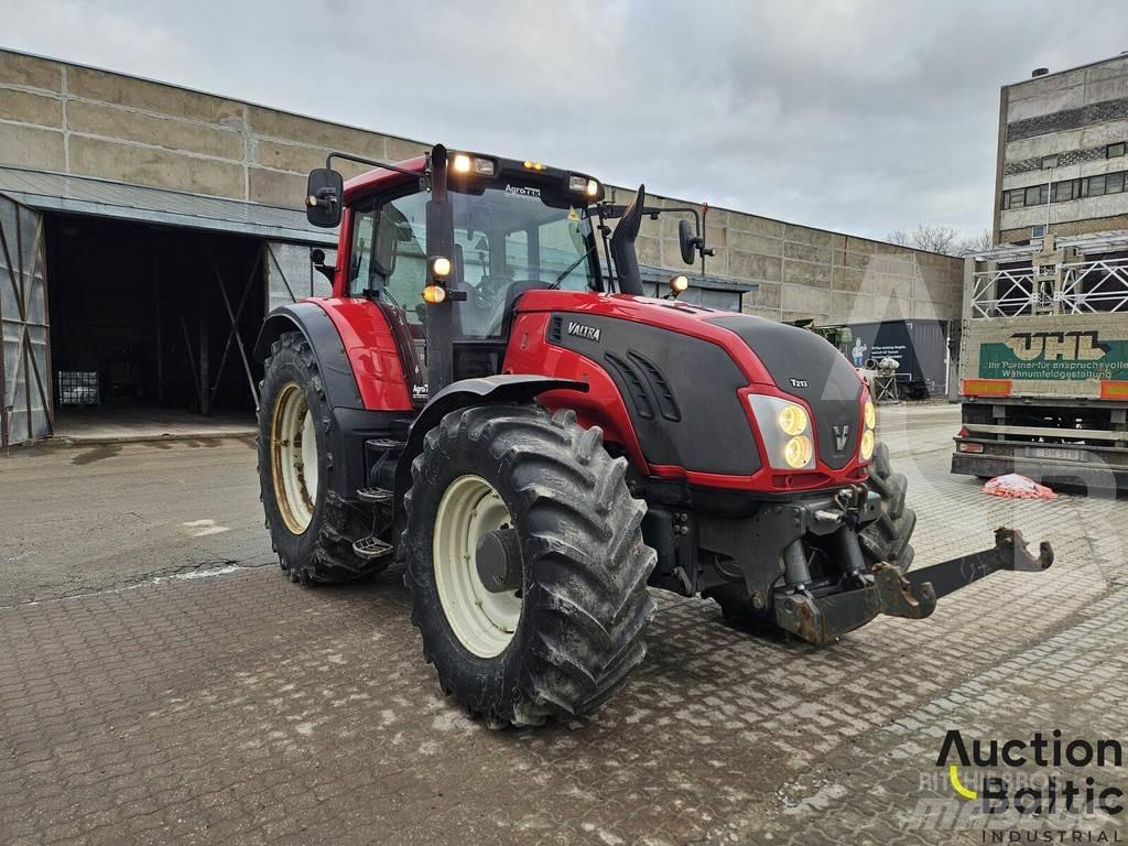 Valtra T213V Tractors