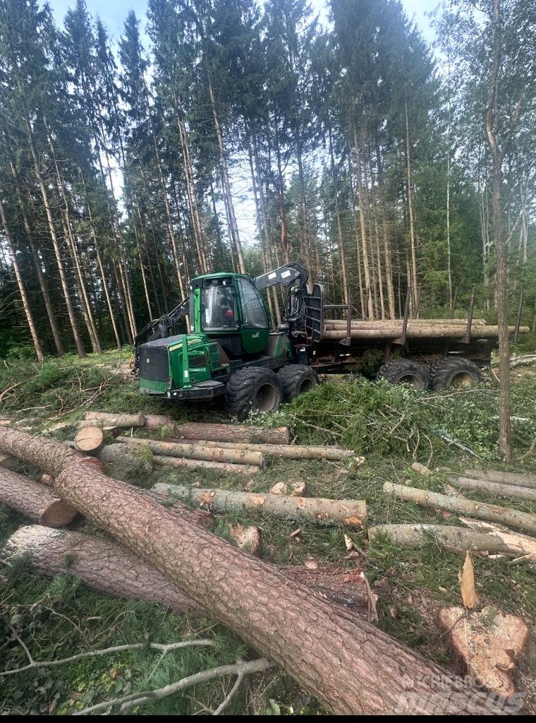 John Deere 1110 E Forwarders