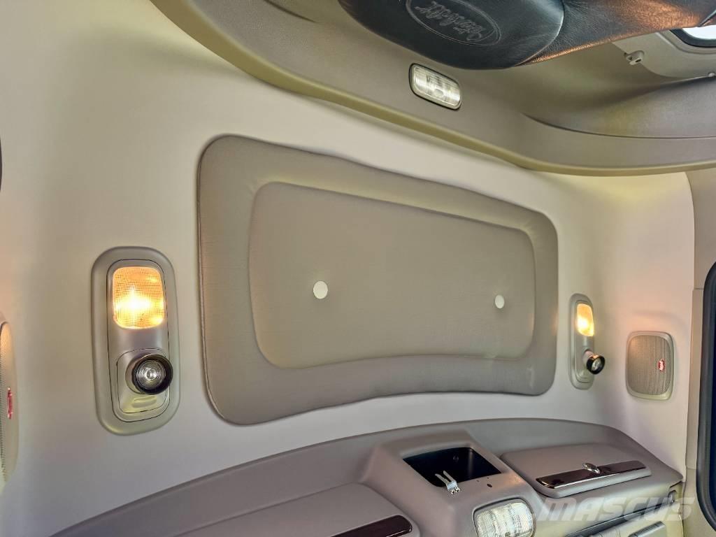 Peterbilt 389 Prime Movers