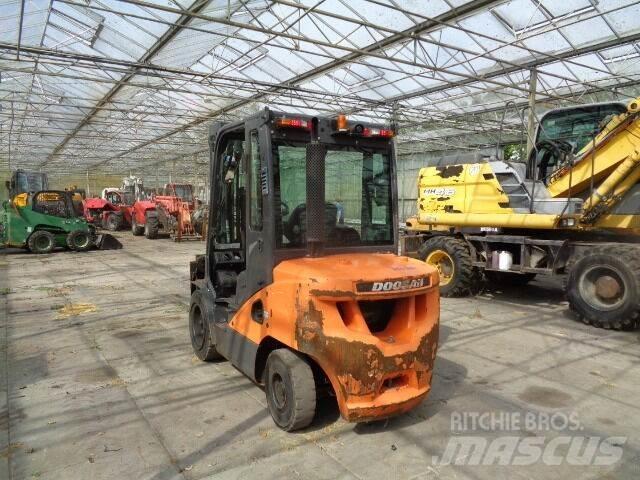 Doosan D35C-7 Diesel trucks