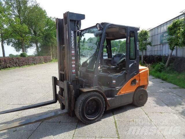 Doosan D35C-7 Diesel trucks