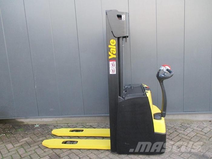 Yale MS 16 Pedestrian stacker