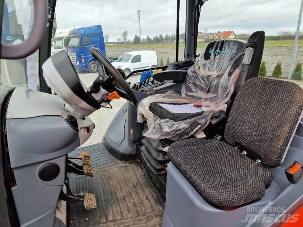 Kubota M 7133 Tractors