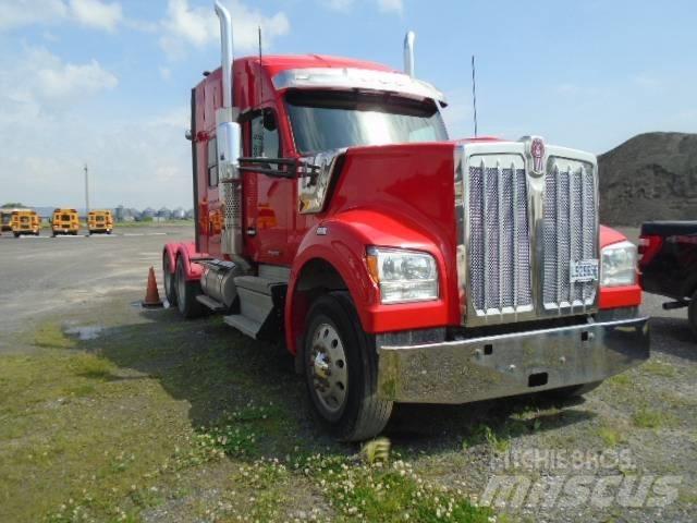 Kenworth W 990 Prime Movers