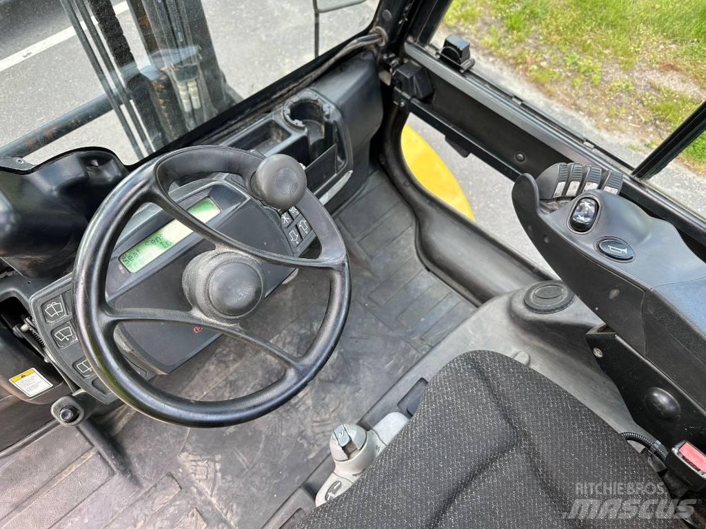 Yale GDP 70 VX Diesel trucks