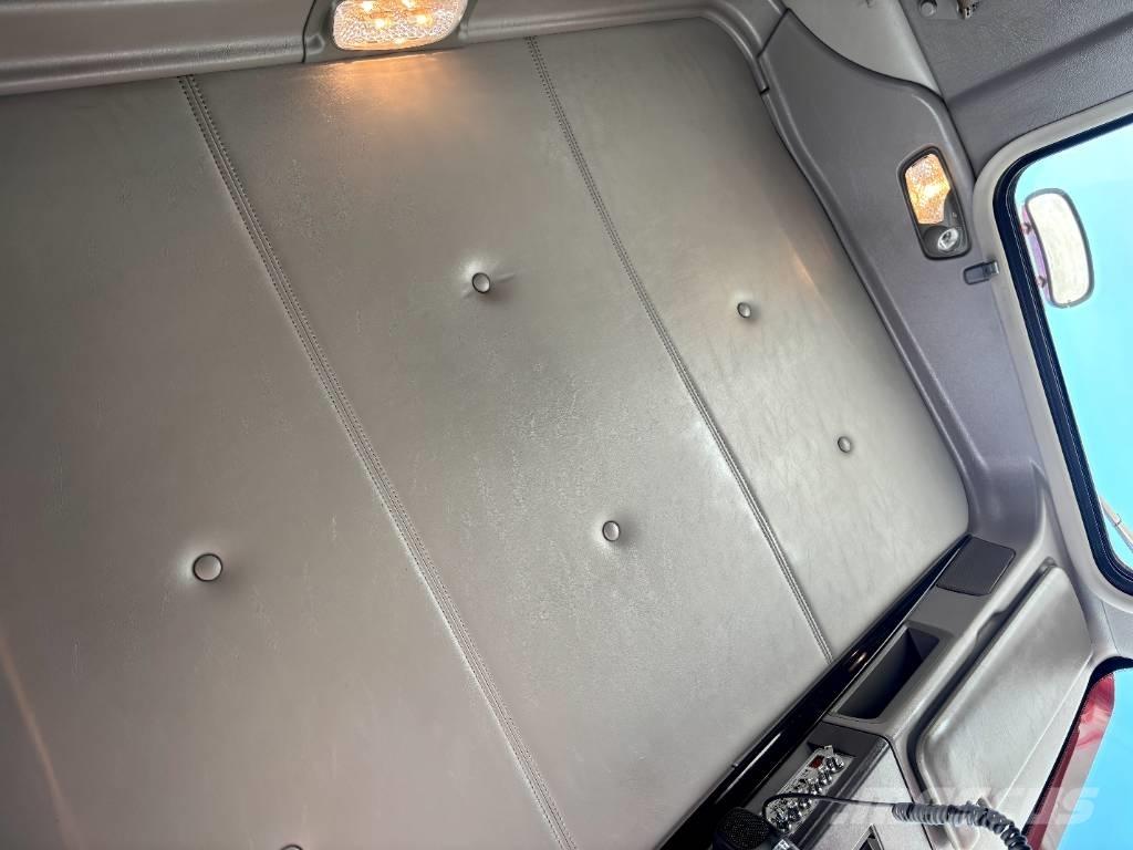 Kenworth W 900 Prime Movers