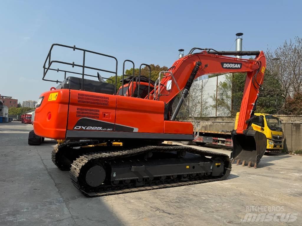 Doosan DX 225 LCA Crawler excavators
