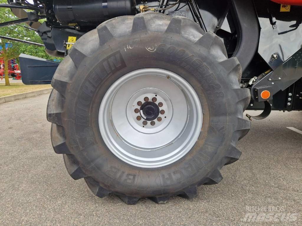 Case IH AF 7150 Combine harvesters