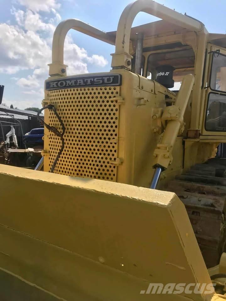 Komatsu D 85 A-12 Crawler dozers