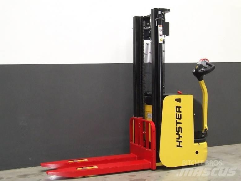 Hyster S1.6AC Pedestrian stacker