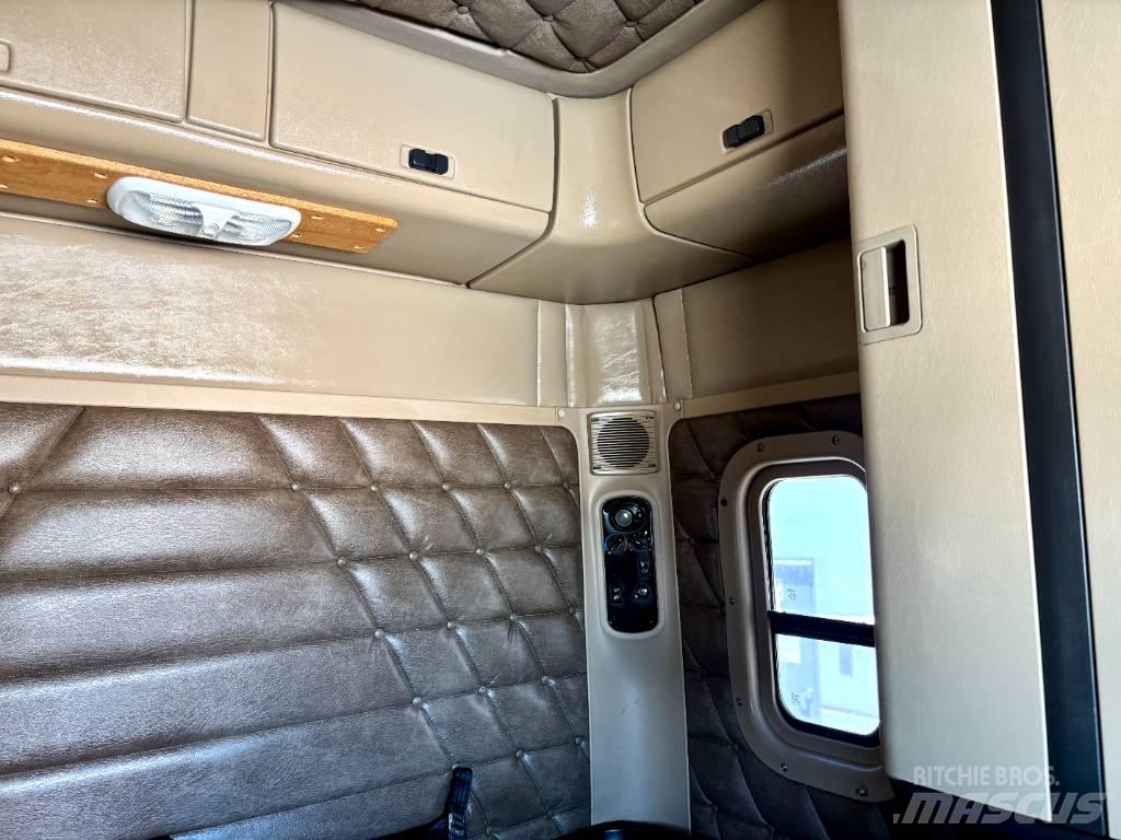 Freightliner SD 122 Prime Movers