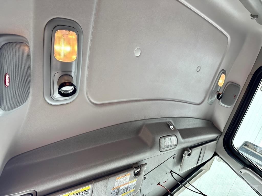 Peterbilt 389 Prime Movers