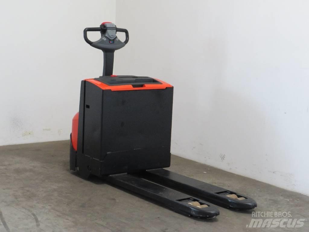 BT LWE 180 Pedestrian stacker