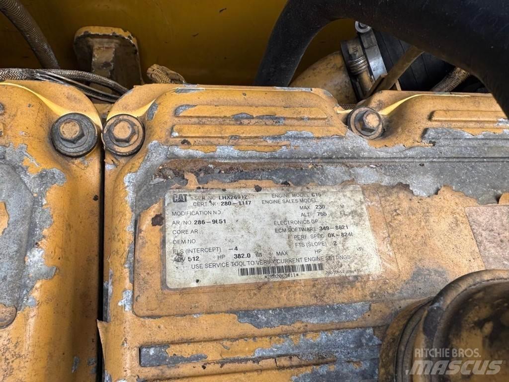 CAT 374DL Crawler excavators